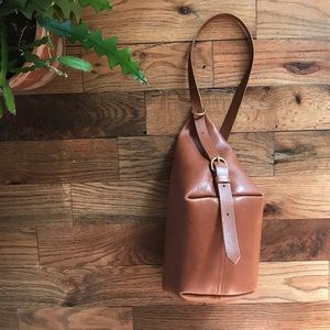 Madewell The Leather Sling Bag in Brown